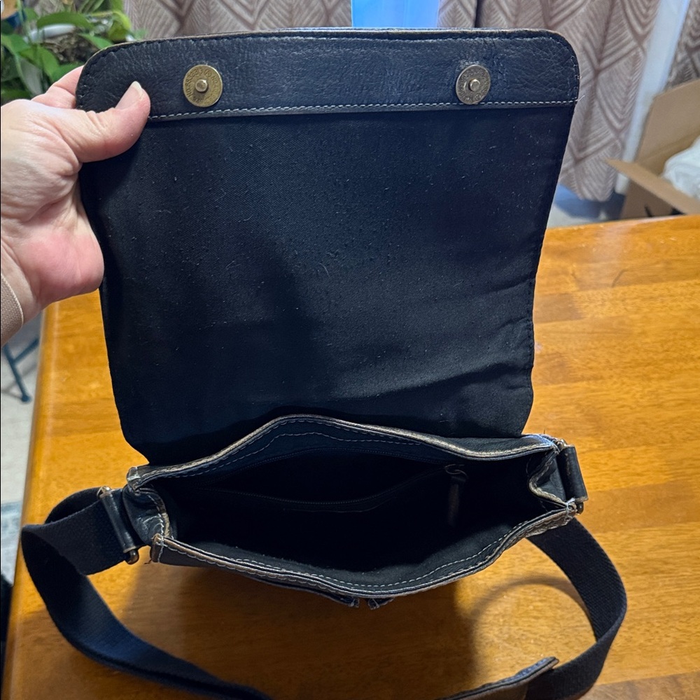 Black Rivet Genuine Leather messenger bag - Picture 8 of 11